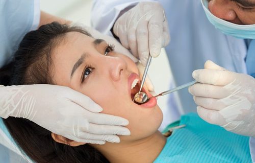 Triệu chứng và dấu hiệu viêm chân răng